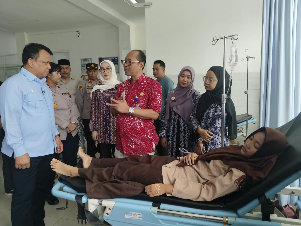 Kunjungan Wakil Kepala BGN ke Puskesmas Lasem dalam Rangka Menjenguk Pasien Dugaan Keracunan Pangan Program MBG